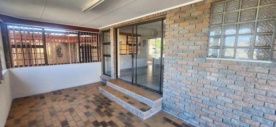 5 Bedroom Property for Sale in Dana Bay Western Cape